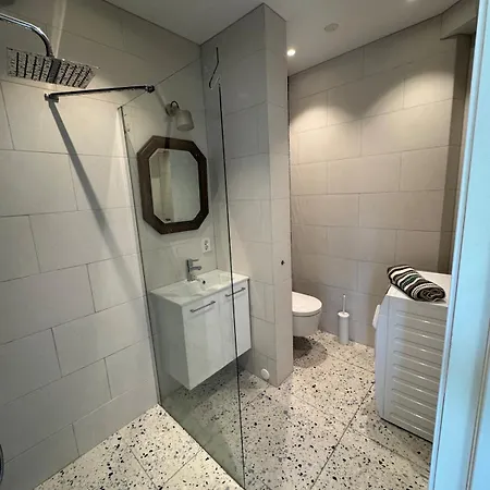 - Center - Spacious Floor With Big Private Balcony شقة أوسلو