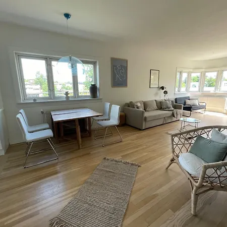 شقة - Center - Spacious Floor With Big Private Balcony *