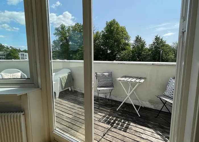 - Center - Spacious Floor With Big Private Balcony * 오슬로