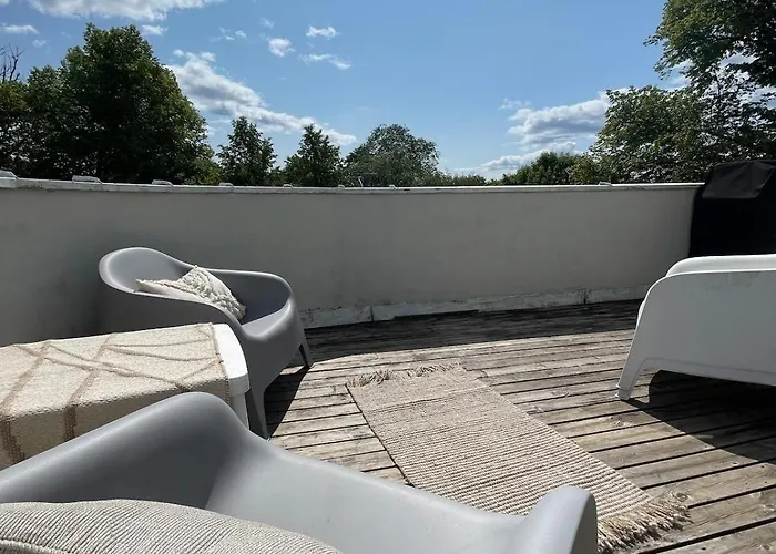 아파트 - Center - Spacious Floor With Big Private Balcony