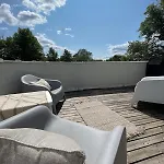 アパート - Center - Spacious Floor With Big Private Balcony